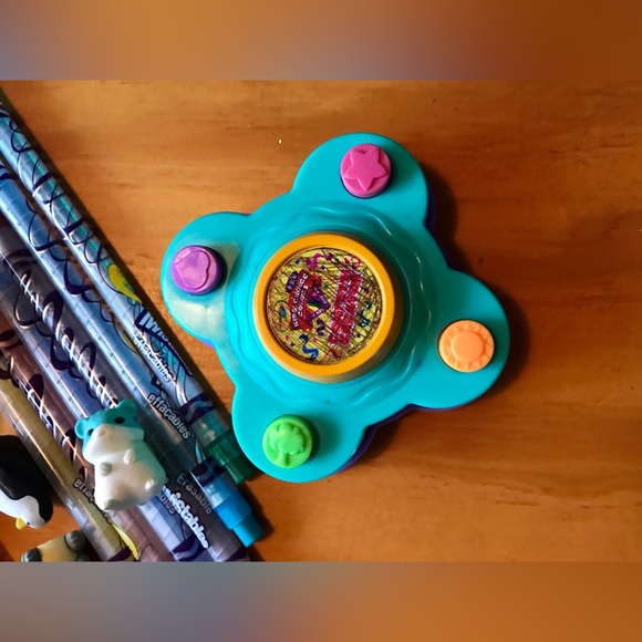 2/$10 Kids Arts Crafts CRAYOLA Twistable Crayons BK Shape Hole Puncher Erasers - Picture 8 of 10